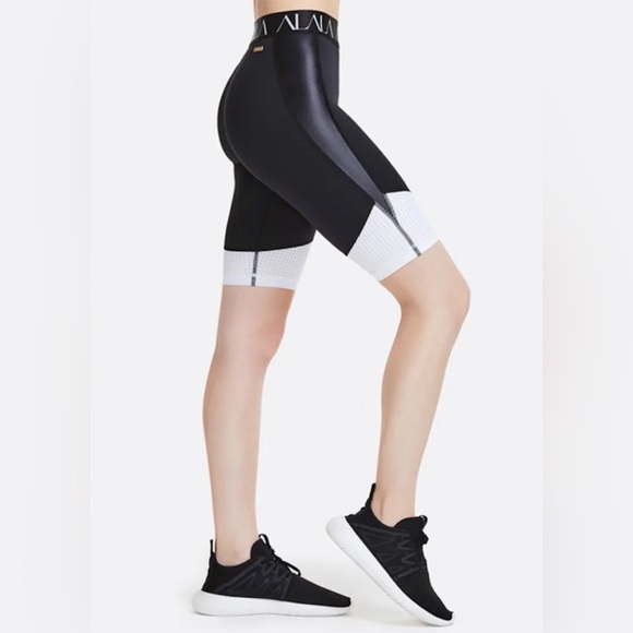 ALALA Women’s Harley Biker Shorts Colorblock White & Black Activewear Athletic - Picture 1 of 8